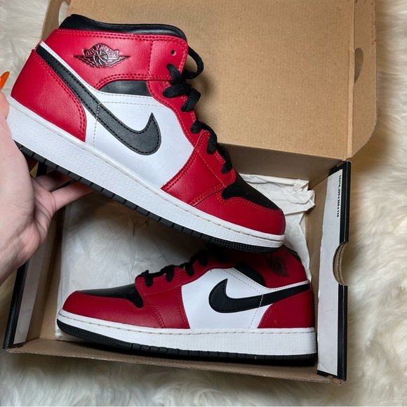 Jordan 1 Mid Chicago Black Toe - Picture 6 of 8